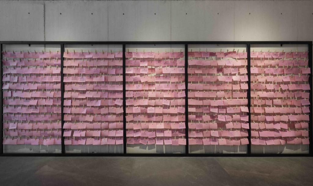 Foto 1. Mónica Mayer, El tendedero (2016), MUAC. Fotografía de Oliver Santana. Cortesía MUAC